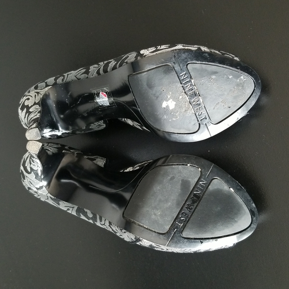 Nine West 4" Silver & Black platform heels - Picture 5 of 5